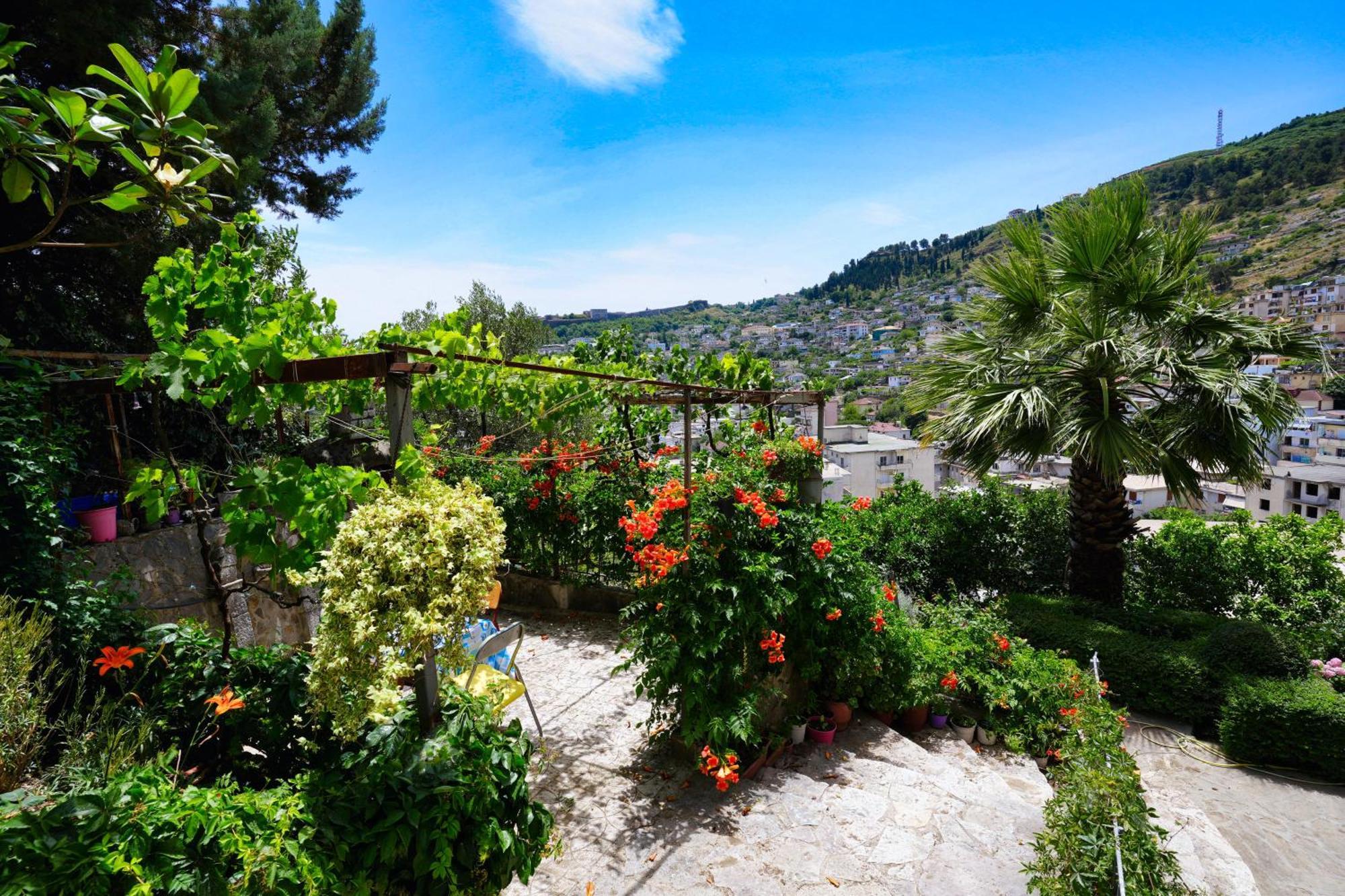 Vila Banushi Gjirokaster Bagian luar foto