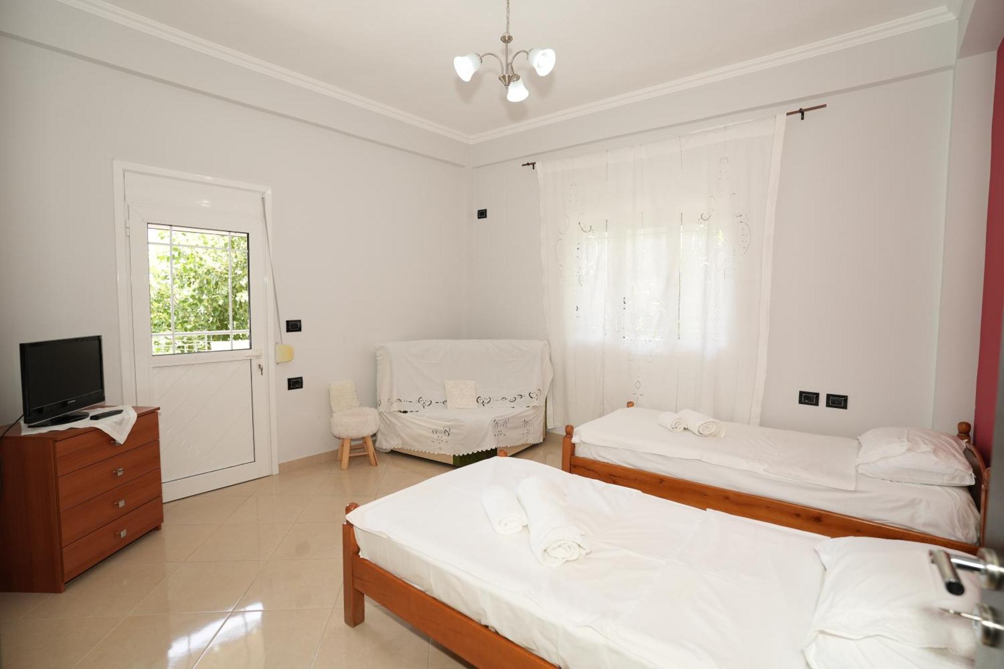 Vila Banushi Gjirokaster Bagian luar foto