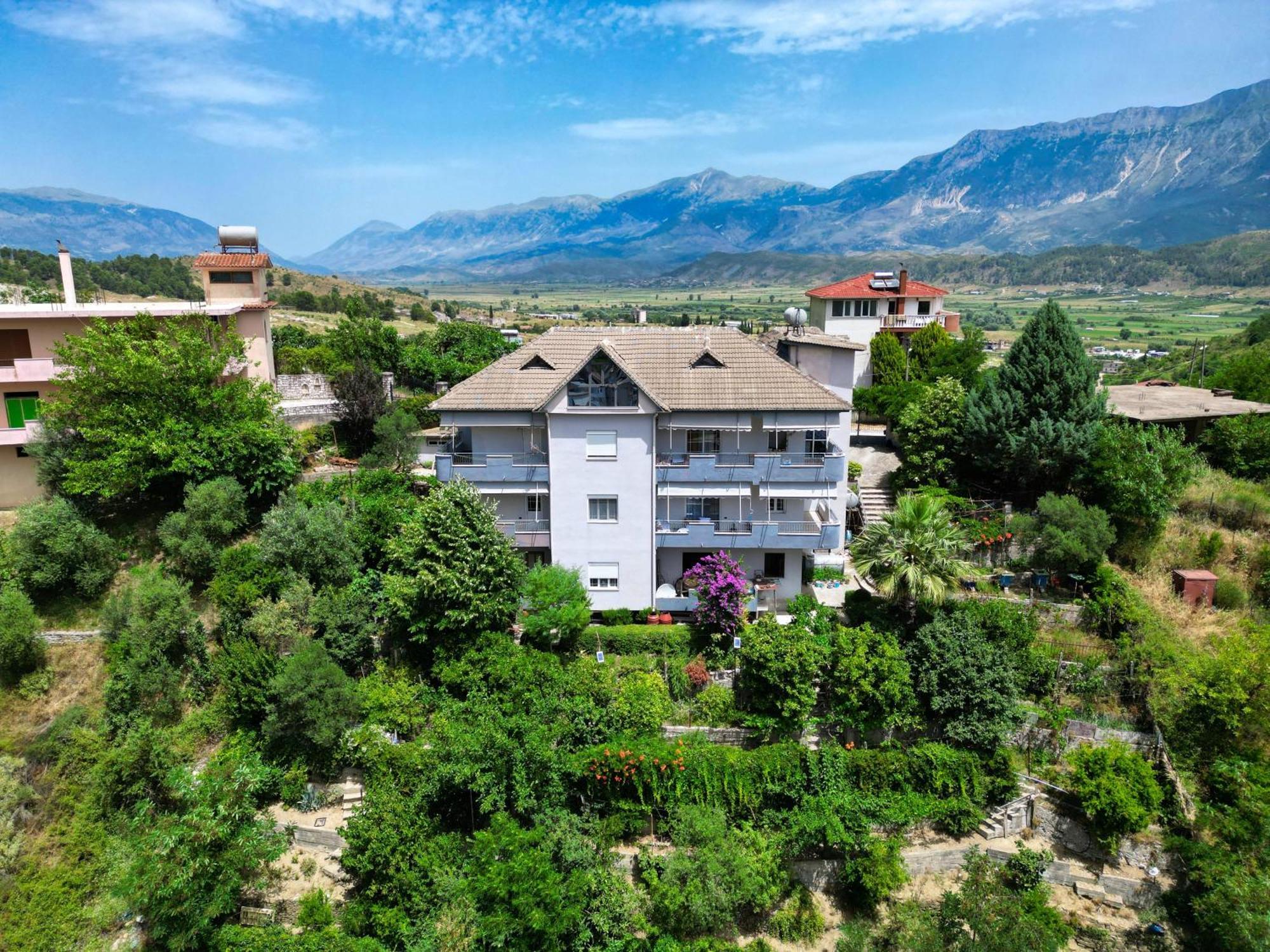 Vila Banushi Gjirokaster Bagian luar foto